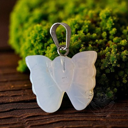 6610 1 opalit synt privesek motyl Photoroom