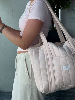 Airport outfit check 🤍✈️ Do letadla hlavně pohodlně, ale to neznamená, že nemůžeš vypadat stylově a chic 🤩🤭 Tenhle outfit...