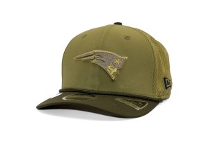 Kšiltovka New Era - NFL25 "Salute to Service" - 9SEVENTY Stretch-Snap - New England Patriots