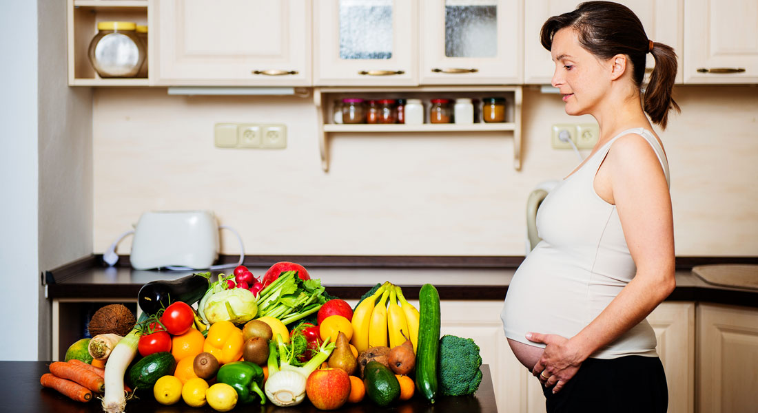 Jaké (super)potraviny (ne)jíst v těhotenství?