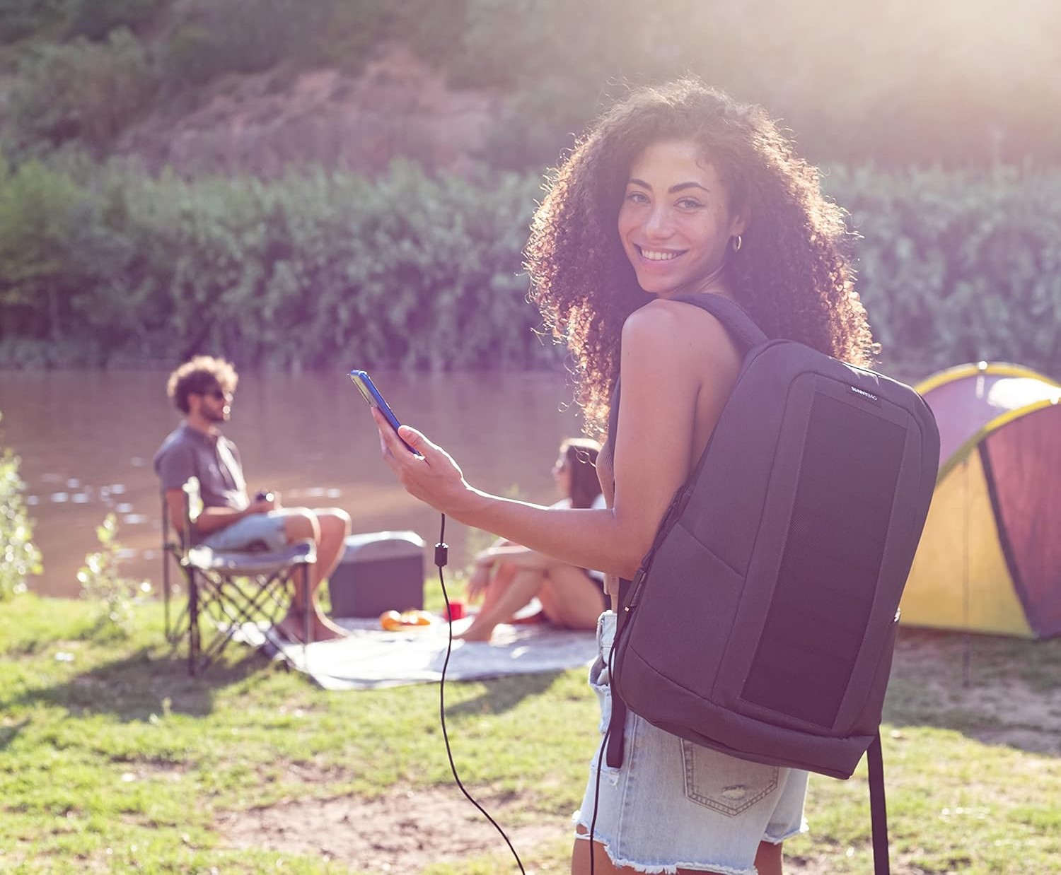 solarni-batoh-na-hory-