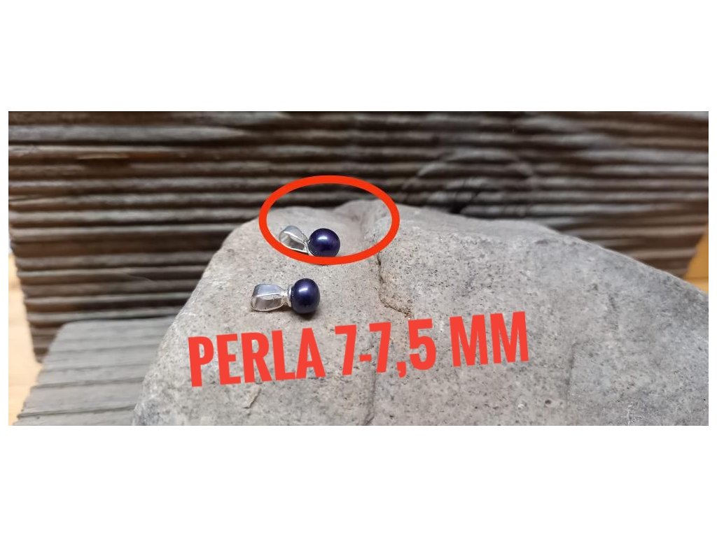 Stříbrný přívěsek s perlou