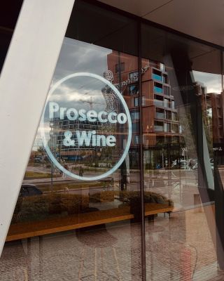 Jak se vam libi nas novy led neon? #ledneon #popracinasklenku #karlin #praha❤️ #eniwine #prosecco&wine #pekarnatrziste