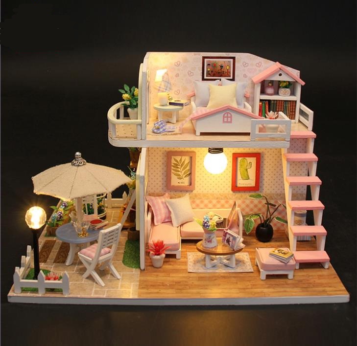 Dvojposchodový drevený model domčeka pre bábiky na zostavenie LED
