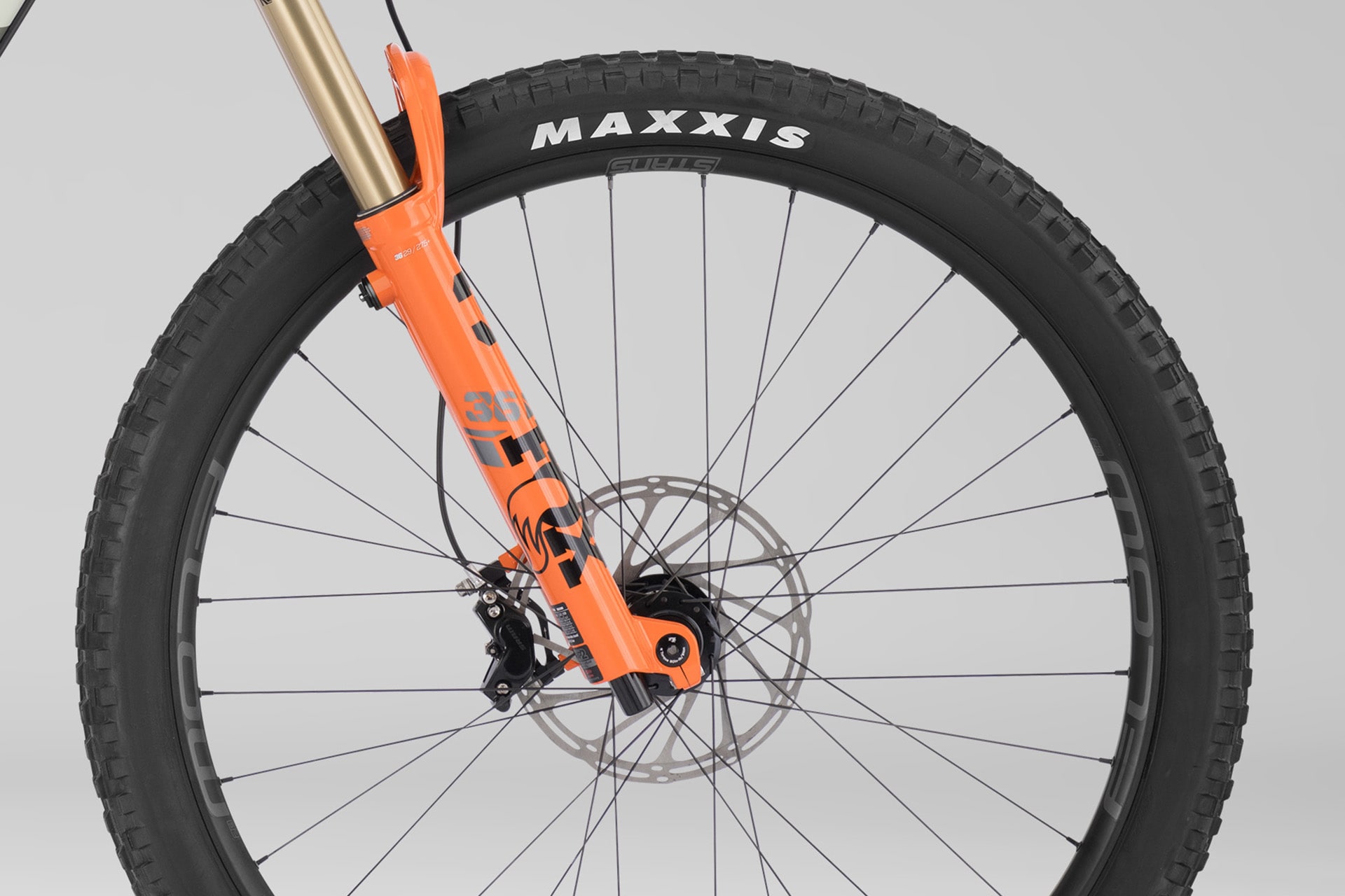 my24-sight-c1-29-olive-orangefork-fork-detail-front-rotor-opt