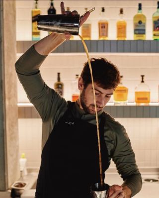 Do Pardubic se vrací @matousbocek! Tenhle sympaťák k nám přijede 4.7. z Prahy a jeho koktejly prostě CHCETE ochutnat! 🍸 Se...