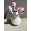 Jarní pastelové tulipány s designovou vázou