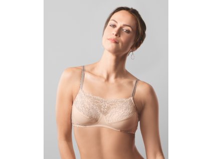 CELINE SB PUDROVA SEDA PODPRSENKA PO OPERACI PRSU POSTAVA