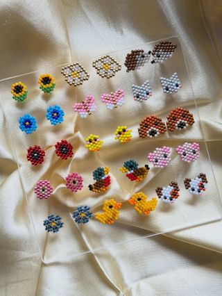 Jaro v uších 🌼🐥💛 Malé, hravé a nepřehlédnutelné – přesně takové jsou tyhle ručně šité pecky z korálků MIYUKI. Každý pár je...