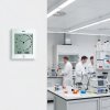 TFA 60.4506 | Rádiem řízené nástěnné hodiny DIALOG s měřením klimatu v místnosti | 260 x 220 mm