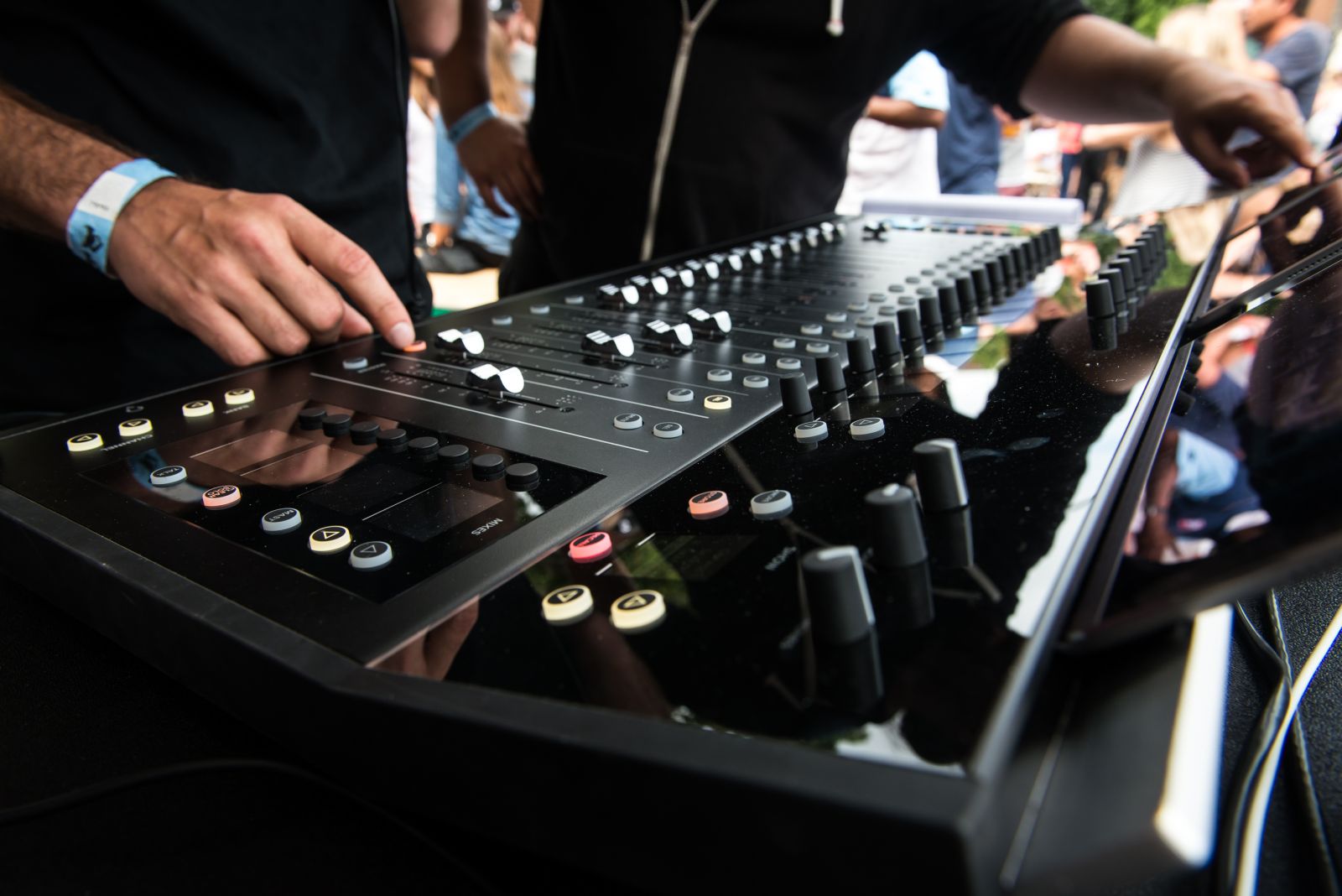 EAW Radius + Mackie Axis na Ballard Seafood fest