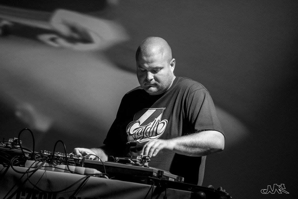 DJ Flux v článku pro MF DNES