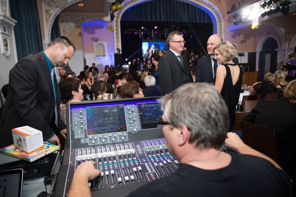 dLive v akci na maturitním plese v Chomutově