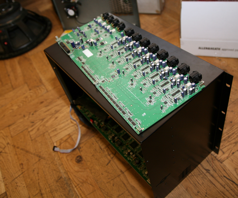 Allen&Heath iLive T iDR-48 Mix Rack - zevnitř