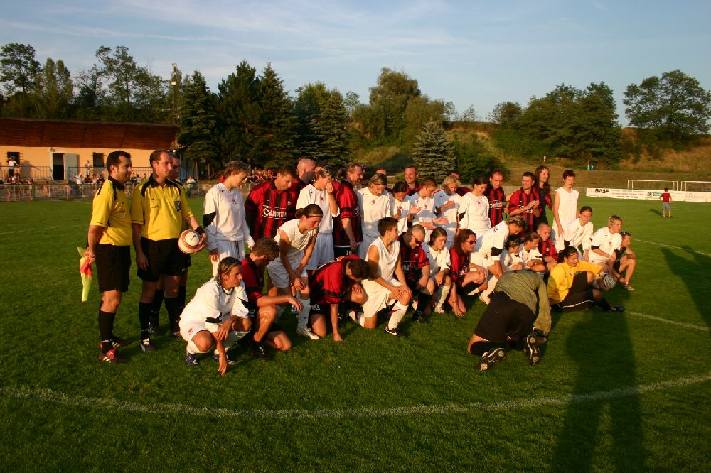 FOTBALOVÉ UTKÁNÍ - ZÁPY