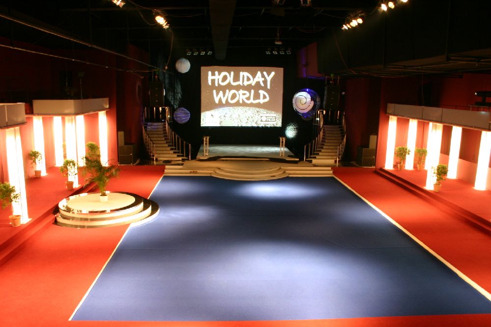 HOLIDAY WORLD