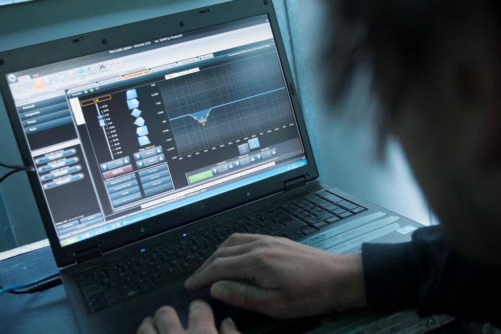 Certifikované školení Powersoft Armonía Pro Audio suite v Praze.