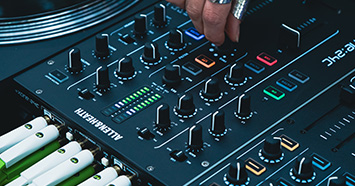 Allen & Heath Xone:24 a Xone:24C - analog pro vaši vinylovou sbírku