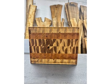 Brick z orecha a jaseňa