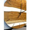Nástenné hodiny z dubu s bielym epoxidom – 40cm