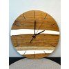 Nástenné hodiny z dubu s bielym epoxidom – 40cm