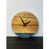 Nástenné hodiny z orecha s perlovo modrým epoxidom – 30cm
