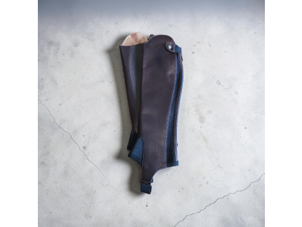 ariat close main