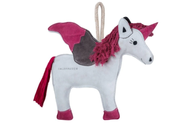 Koňské hračky do boxu: proč mají smysl a jaké vybrat