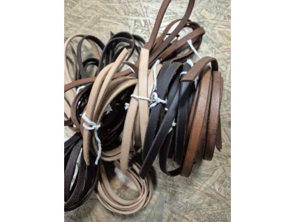 Kožené šňurky k westernovému sedlu - strings