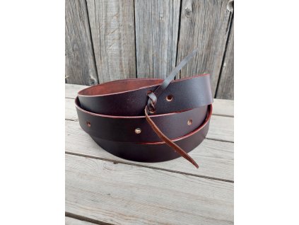 Kožený dotahovací řemen k westernovému sedlu