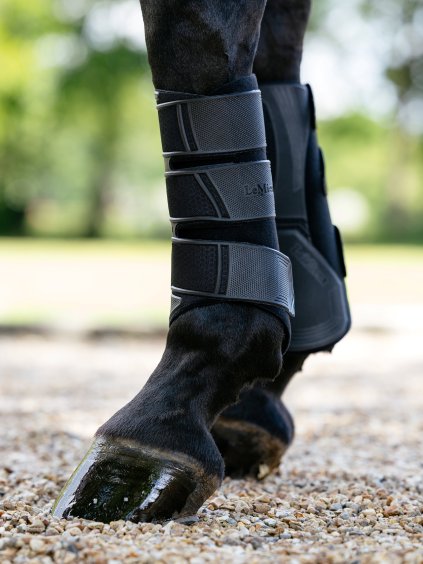 it06443 lifestyle technicalbrushingboots black 2