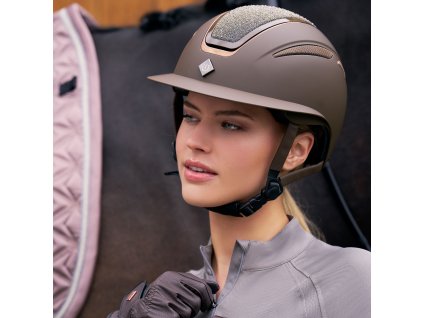 Jezdecká helma IRHOlania Deluxe velké hledí