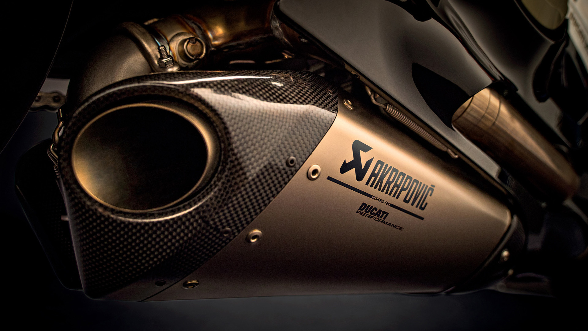 moto_vyfuk_akrapovic