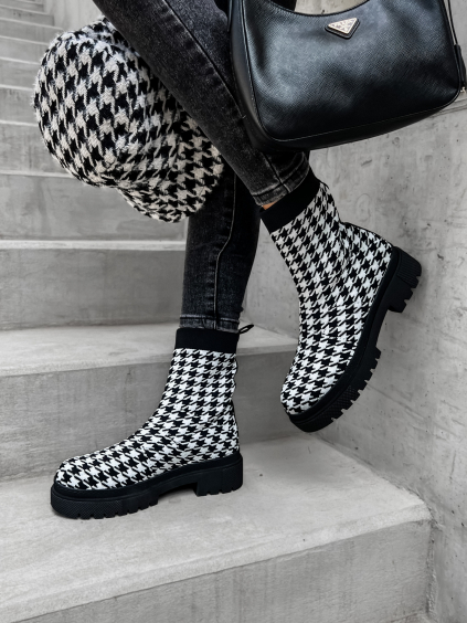 Černobílé kotníkové boty MAXOE se vzorem
