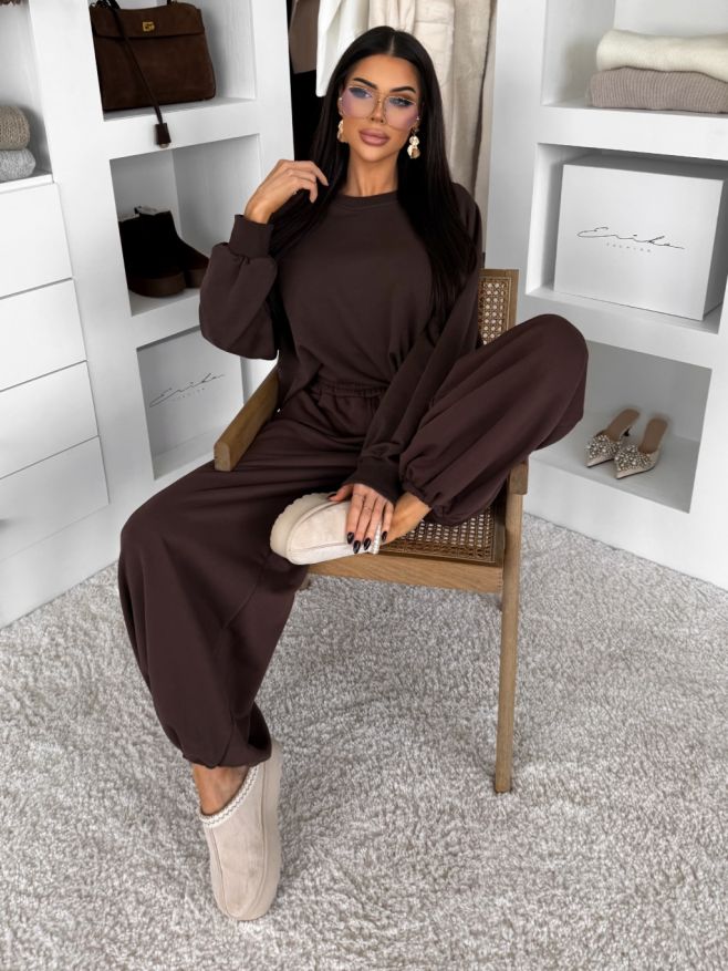 Víkend volá, my odpovídáme😍🩷 S tepláky TAVELYS a mikinou LOFARI přežiješ i ty nejchladnější dny! Ať už doma u Netflixu,...