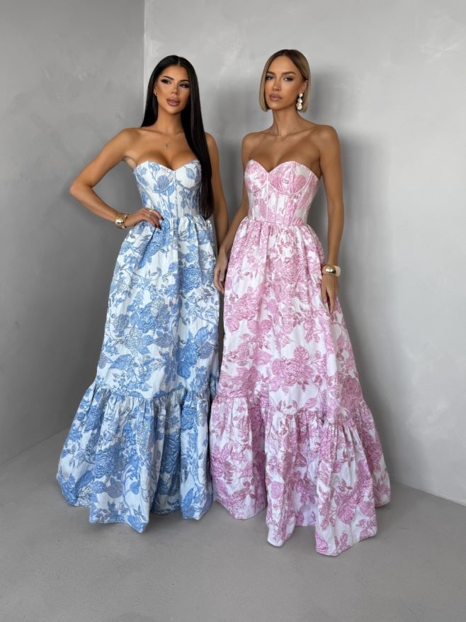 Toužíš po tom cítit se jako princezna na svém maturitním plese? 👸🏼🤍Naše kolekce princeznovských šatů Erika Fashion tě...