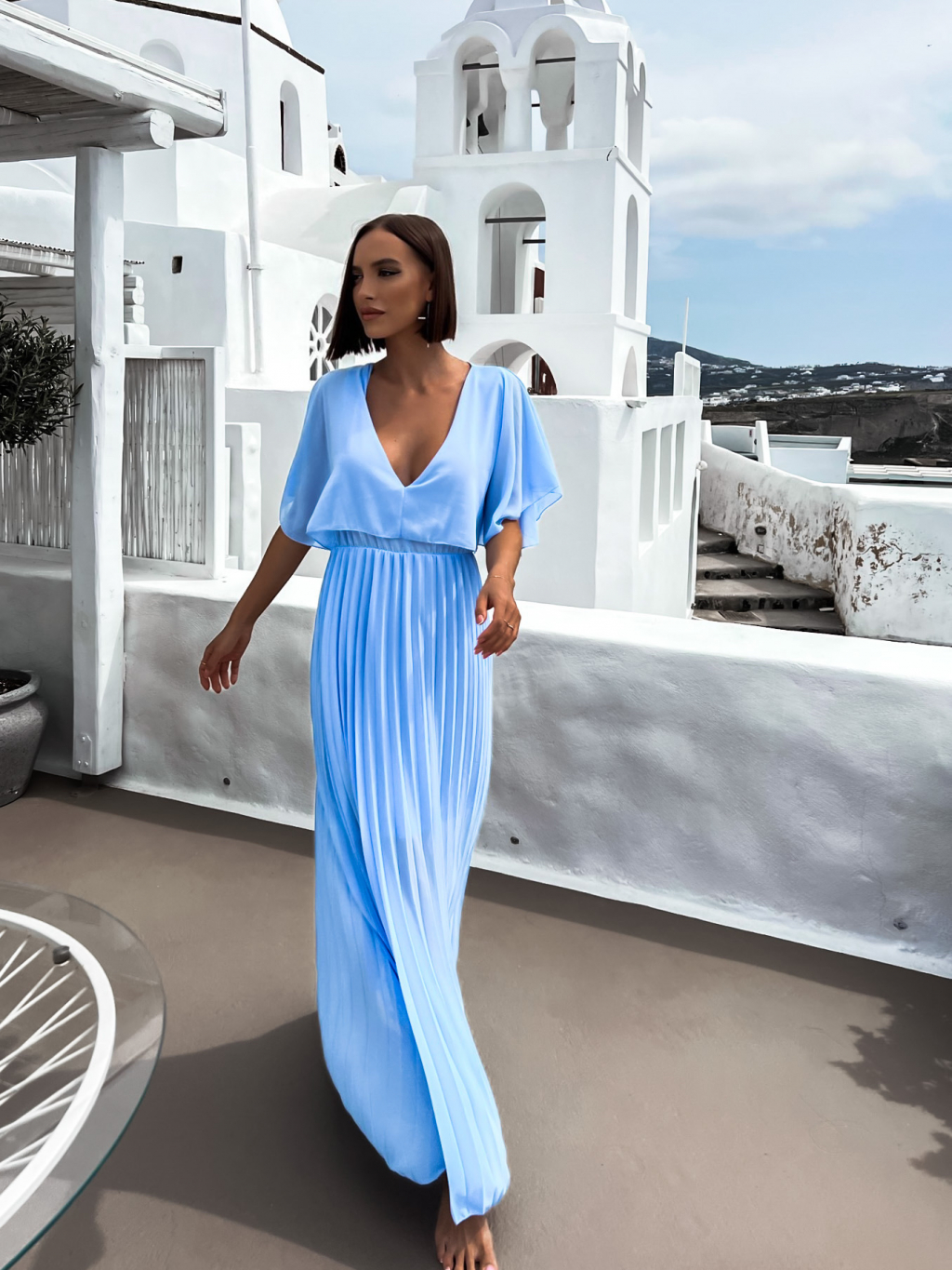 Svetlomodré elegantné šaty PARFOMELLE s výstrihom do V | Erika Fashion