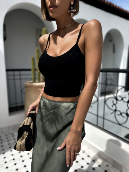 Čierny elastický crop top NALISA s vypchávkami (Veľkosť ONESIZE)