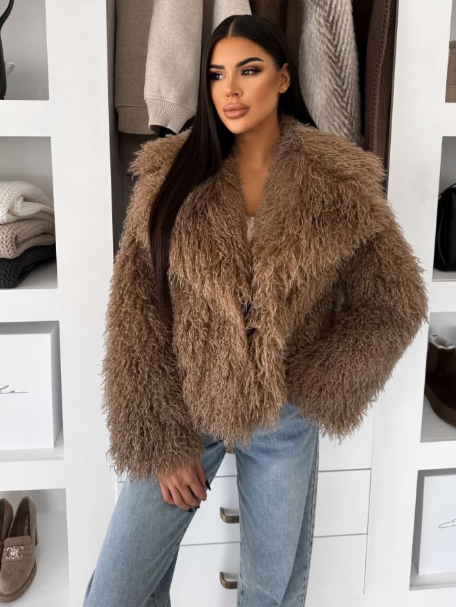 ❄️🤍 Fur coat season = ON 🤍❄️ Když chceš vypadat jako it girl i v zimě… stačí jeden statement kousek ✨ Naše chlupaté...