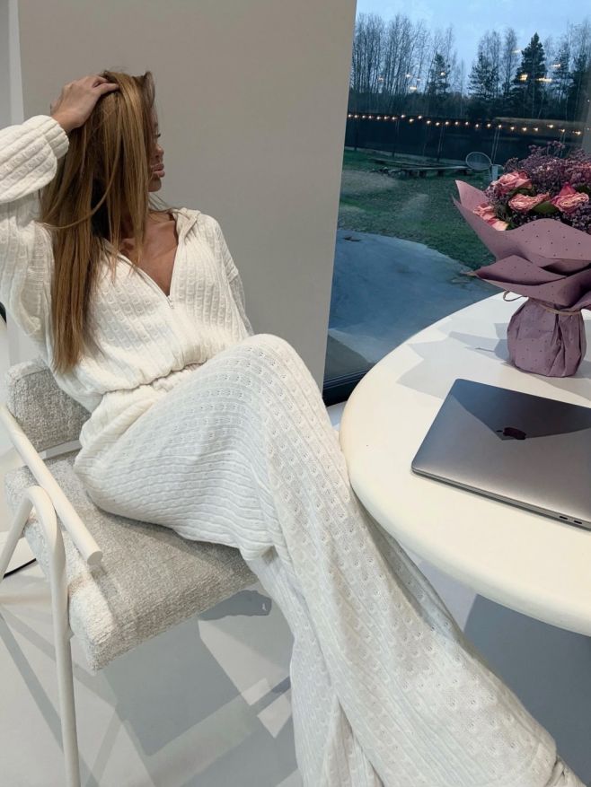 ✨ LOUNGEWEAR, but make it iconic ✨ Pohodlí je náš love language 🤍 A když můžeš být v loungewear comfy a zároveň vypadat...