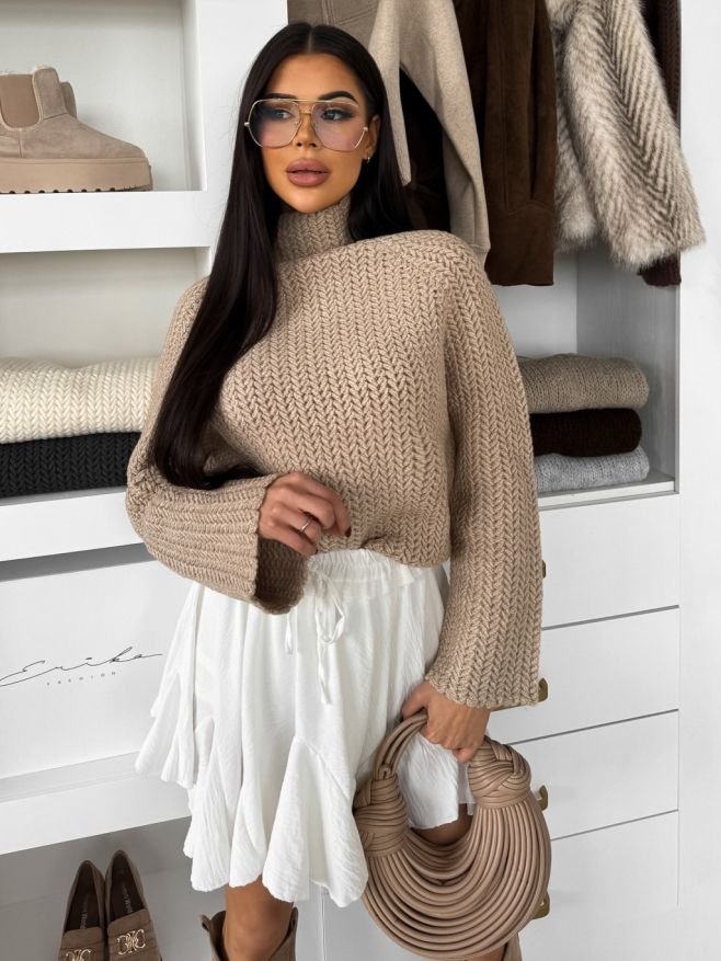 Základní vrstva pro stavějí outfitu v tomto počasí? ☃️Útulné a pohodlné fluffy svetry, které nás zahřejí 💫🤎 A přesně...