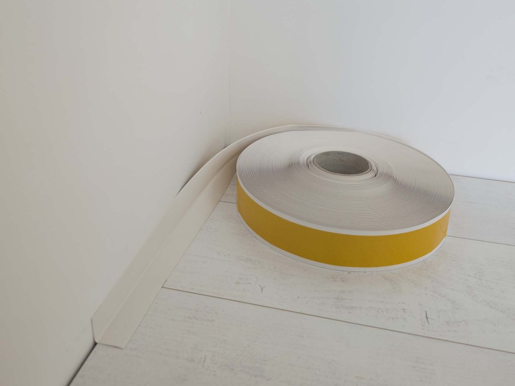 PVC Podlahová samolepící lišta - bílá (0101)