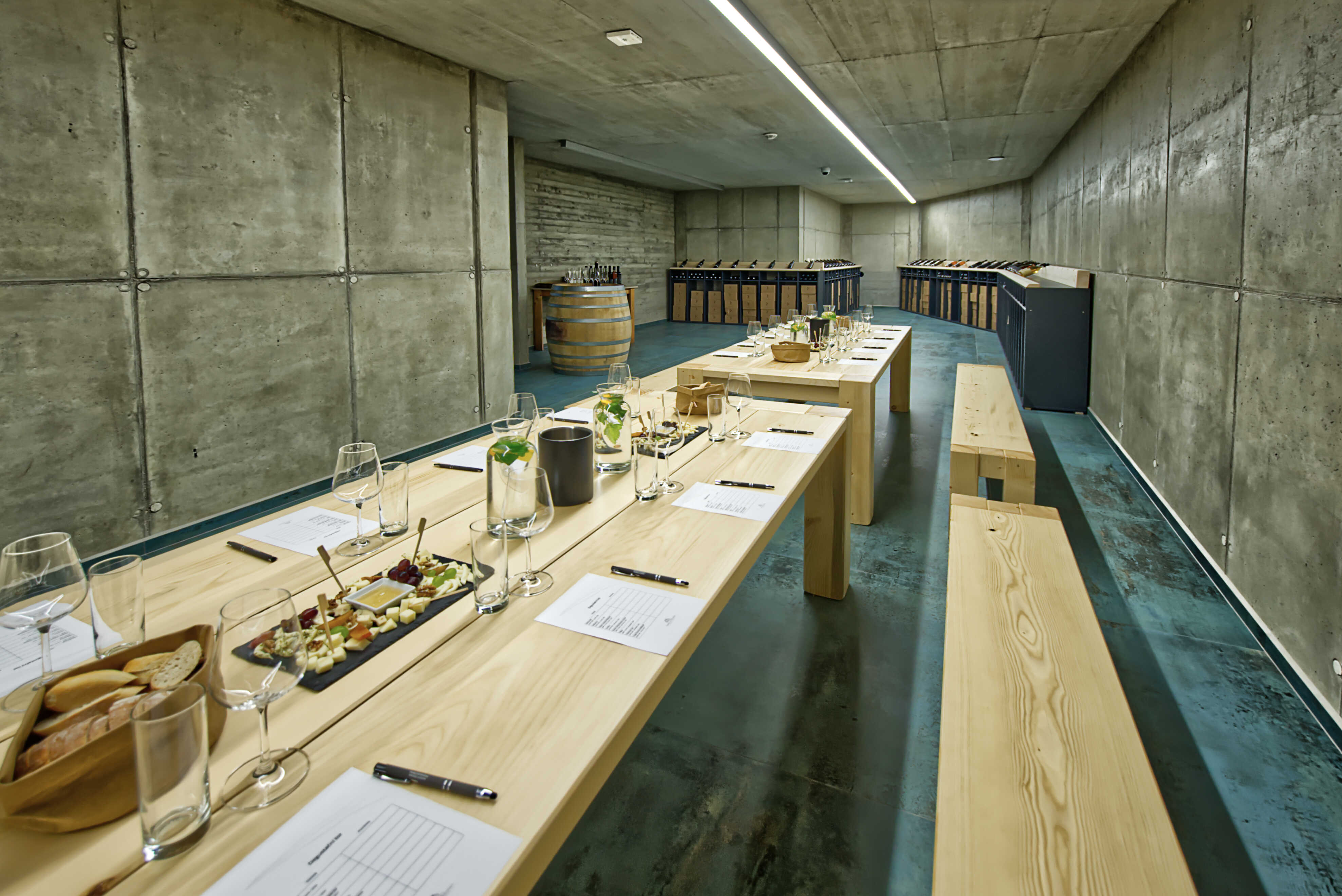 Degustační místnost s ochutnávkou vín, sýrů