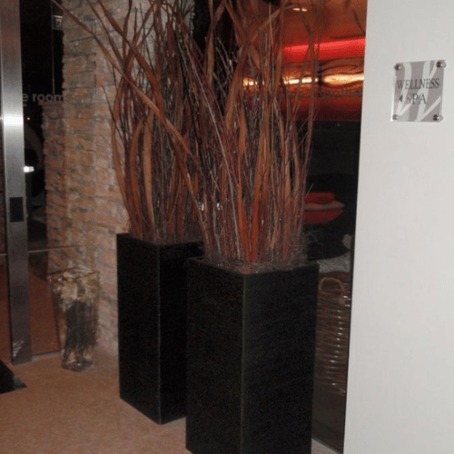 Květináč ze sklolaminátu Block design jako zajímavá dekorace