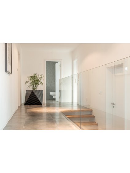 Originální květináč TRIANGLE, výška 61 cm, černá, outlet