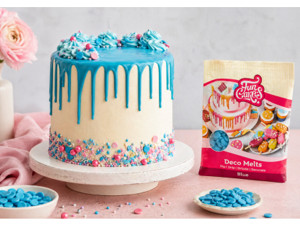 Drip cake modrá poleva na dorty