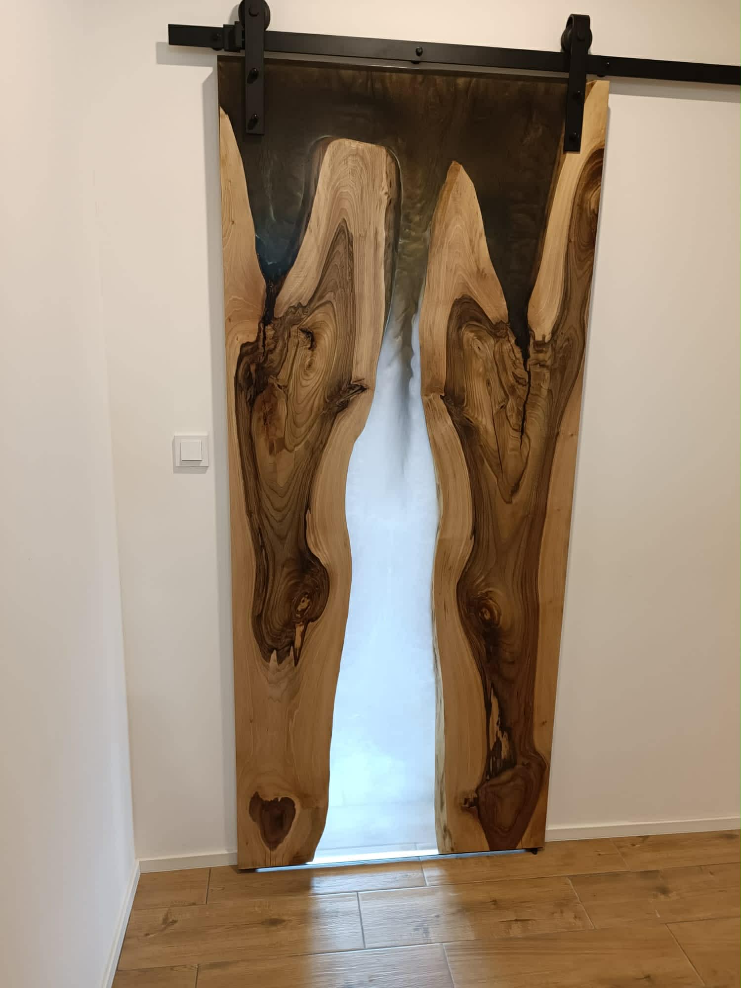 epoxidové-dveře-hra-svetel