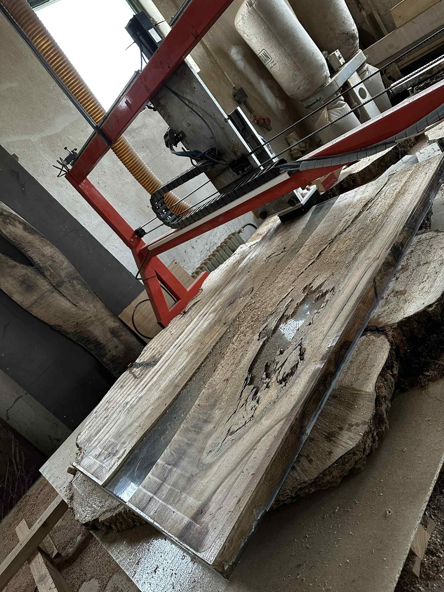 frezovani-dreva-cnc-stolove-epoxidove-desky