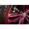 Preparat do mycia felg z wlasciwosciami deironizujacymi Monster Wheel Cleaner widoczny efekt krwawienia