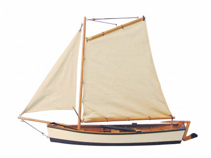 Model malého rybářského člunu s krémovými plachtami 45 cm